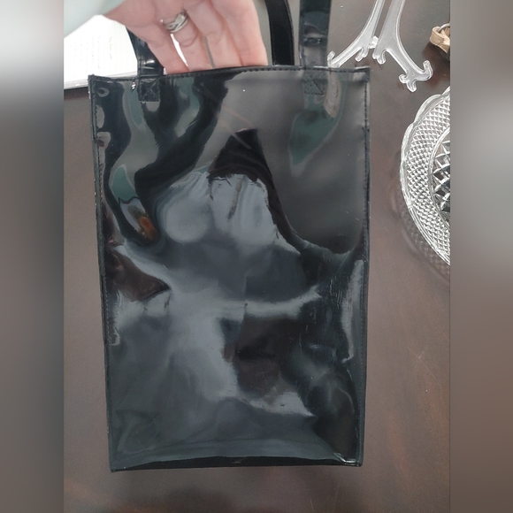 Saks fifth avenue handbag - Picture 3 of 8